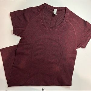 Lululemon Swiftly Tech Short Sleeve Burgandy, size 2